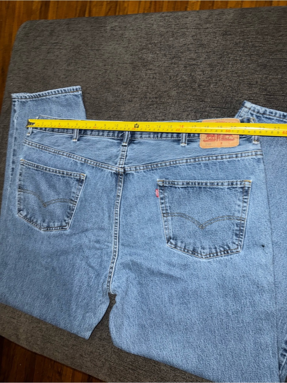 Levi’s 550 Jeans Men’s W46 Light Wash Relaxed Fit Straight Leg 90s Y2K - Picture 9 of 13